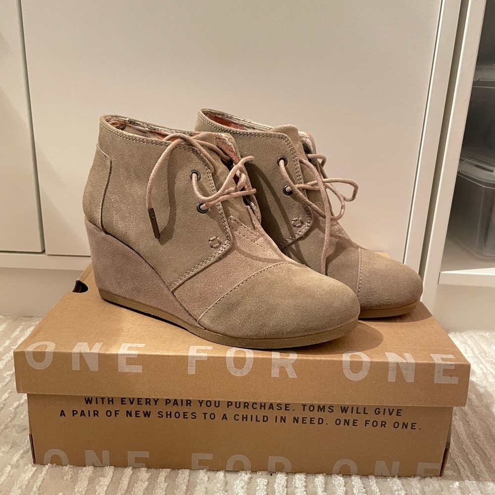 TOMS Desert Wedge Suede Booties